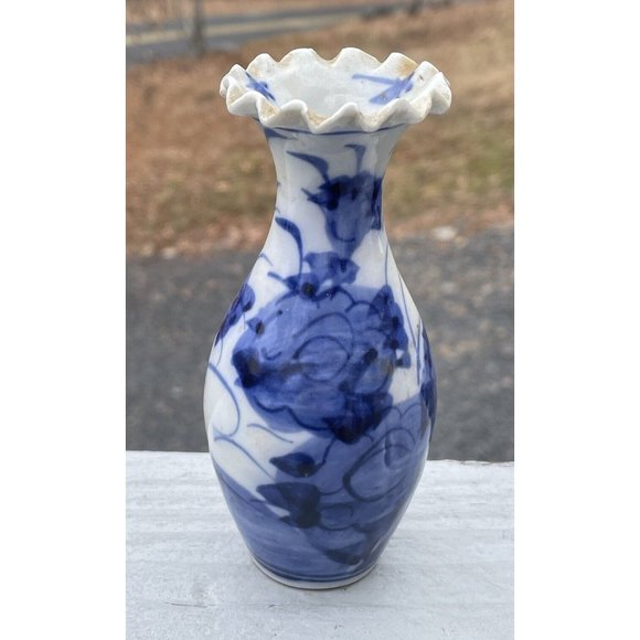 Antique Japanese Porcelain Hand Painted Blue White Ruffle Rimmed Vase Meiji 19th - Picture 13 of 14